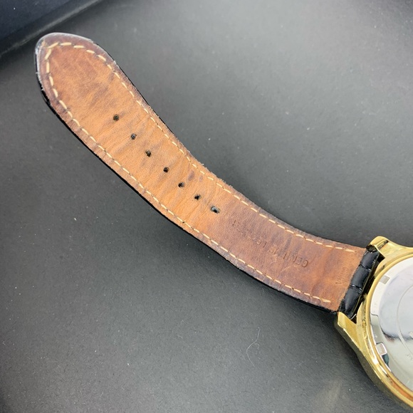 Guess watch women gold tone - Picture 7 of 9